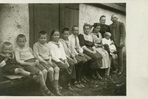 Familie Niethammer 1912 ohne Beschriftung, Verlag und Fotograf unbekannt.